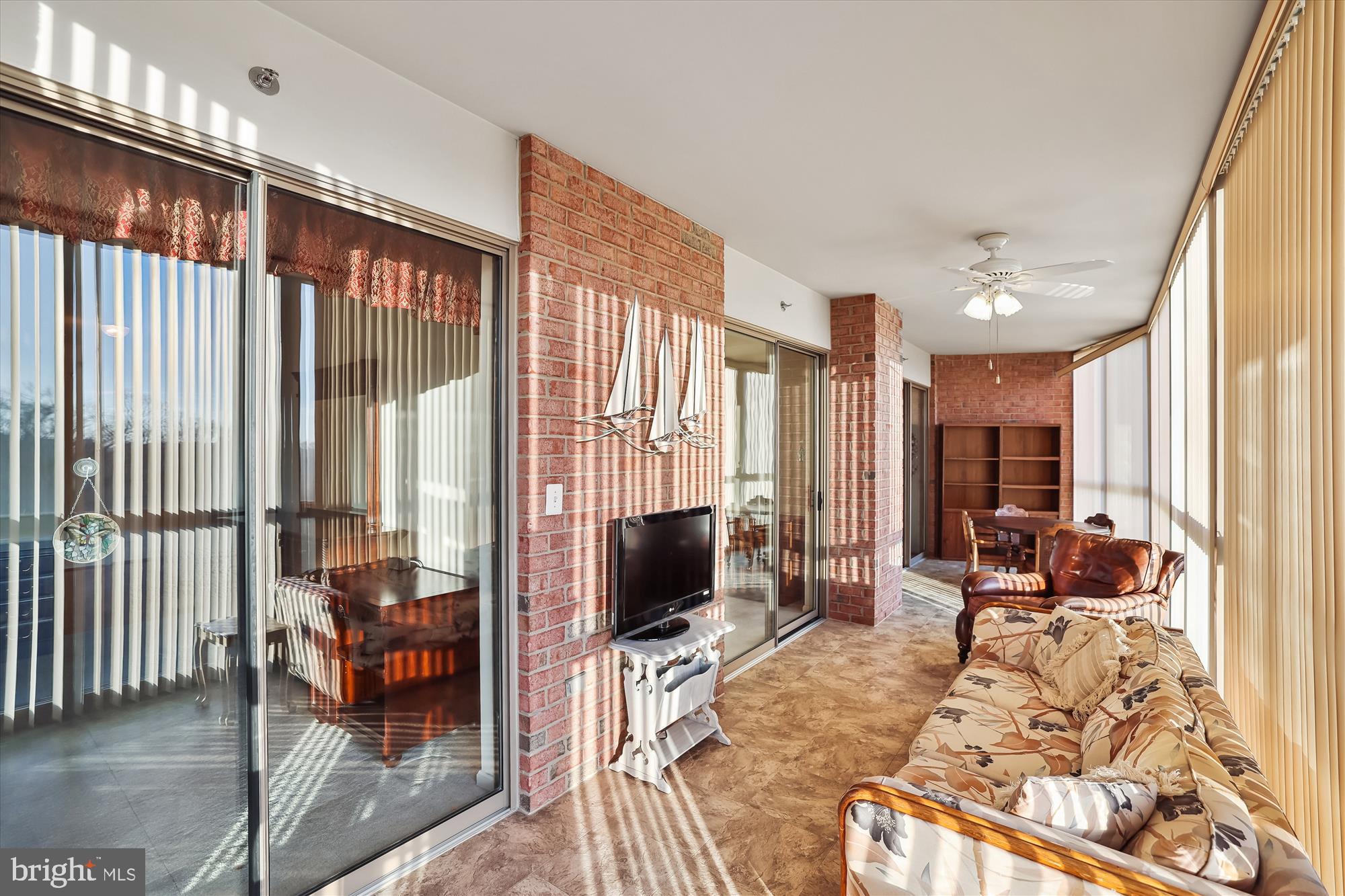 LEISURE WORLD - Residential