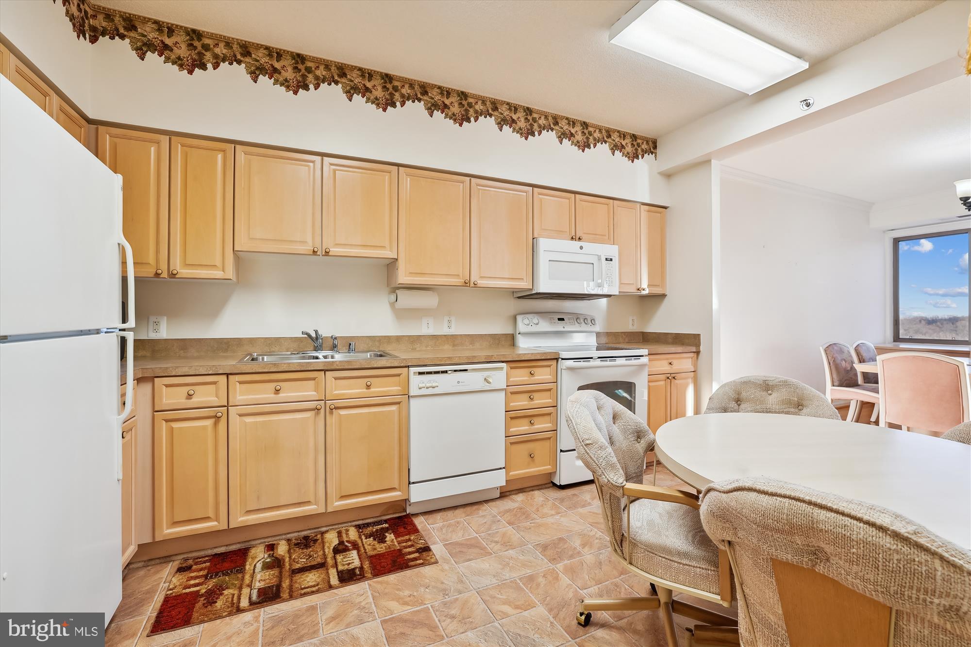 LEISURE WORLD - Residential