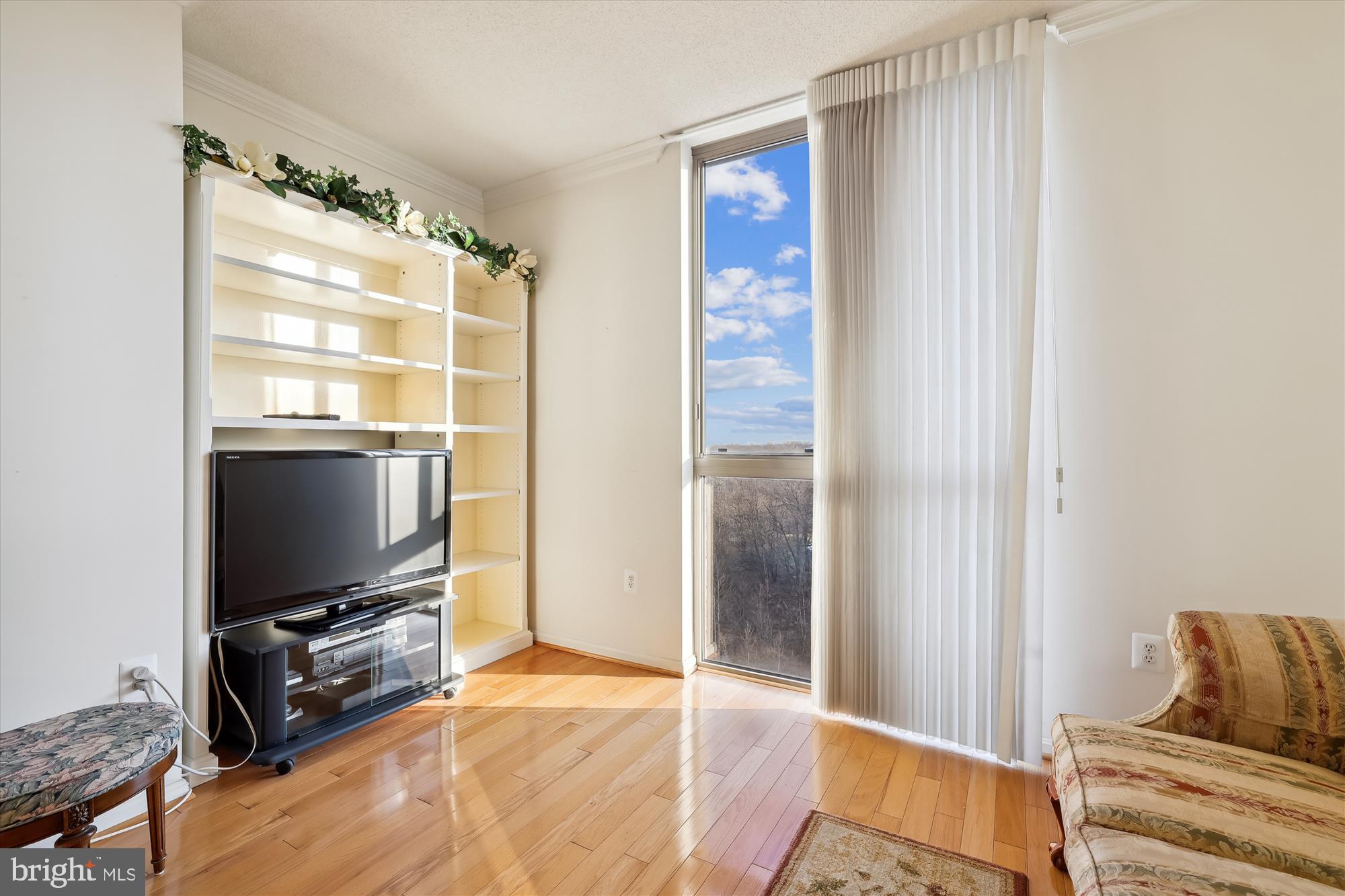 LEISURE WORLD - Residential