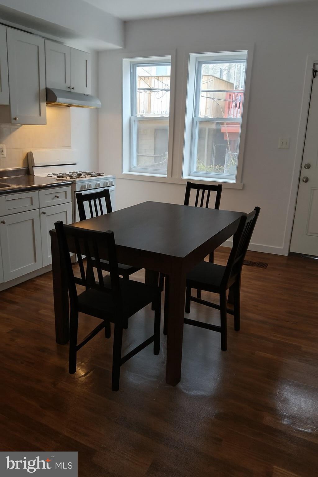 Prime Opportunity for Savvy Investors!
Secure a solid investment with this single-family home in Philadelphia's Kingessing neighborhood. This property features a classic 1st-floor layout (living, dining, kitchen) and a 2nd floor with 3 beds, 1 bath.
Currently rented at $1,350/month with a reliable tenant in place.
Don't miss this ready-to-go investment property!