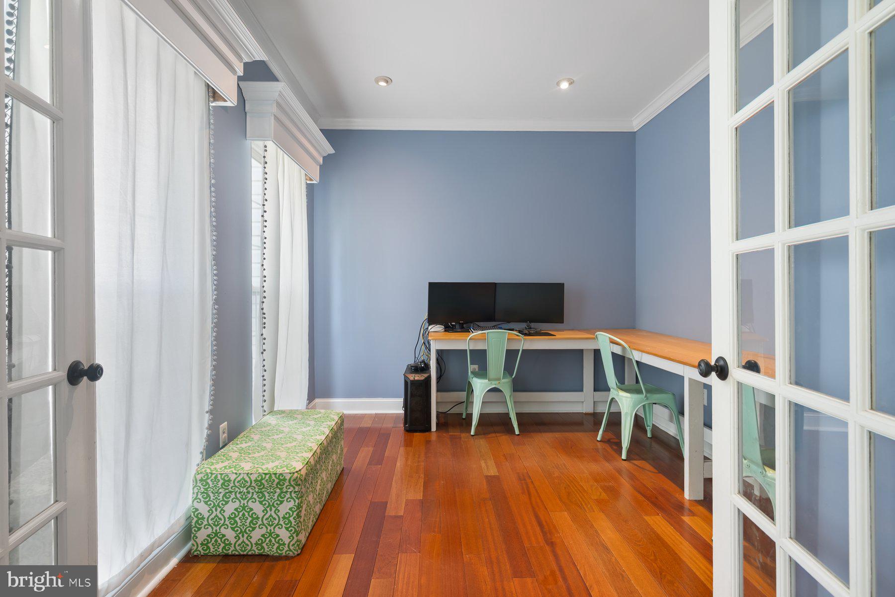 4 WAVERLY DRIVE