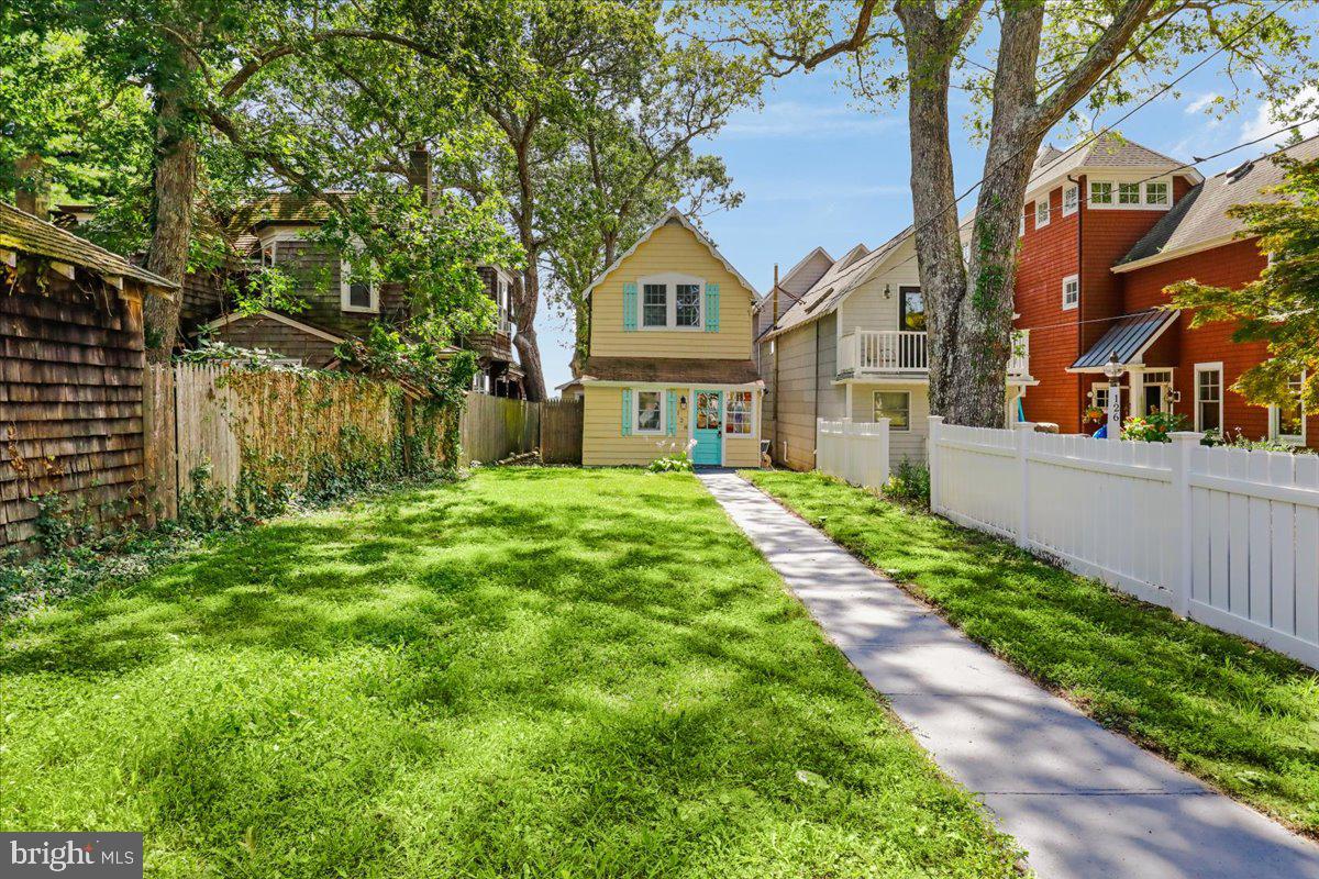128 E CAMP WALK