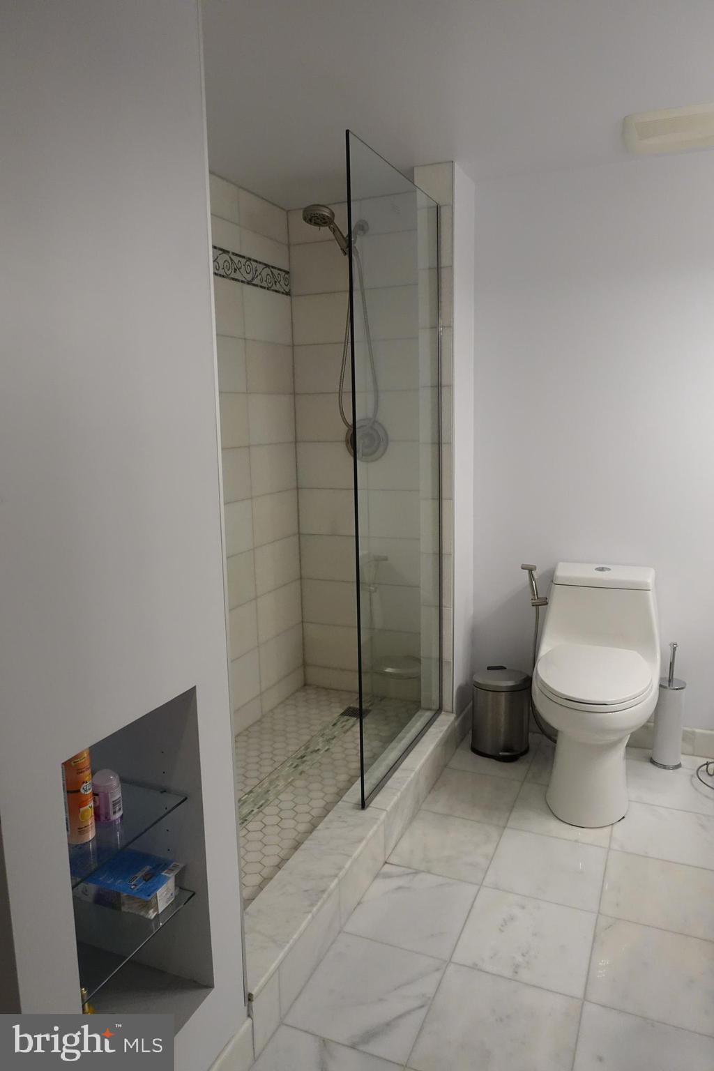 ENCORE OF MCLEAN - Residential Lease