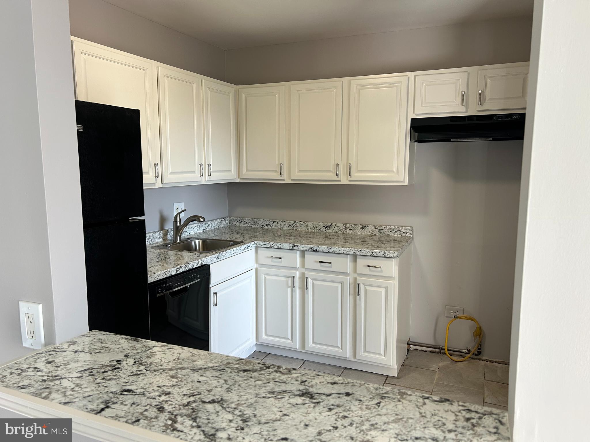 THE MEADOWS - Residential Lease