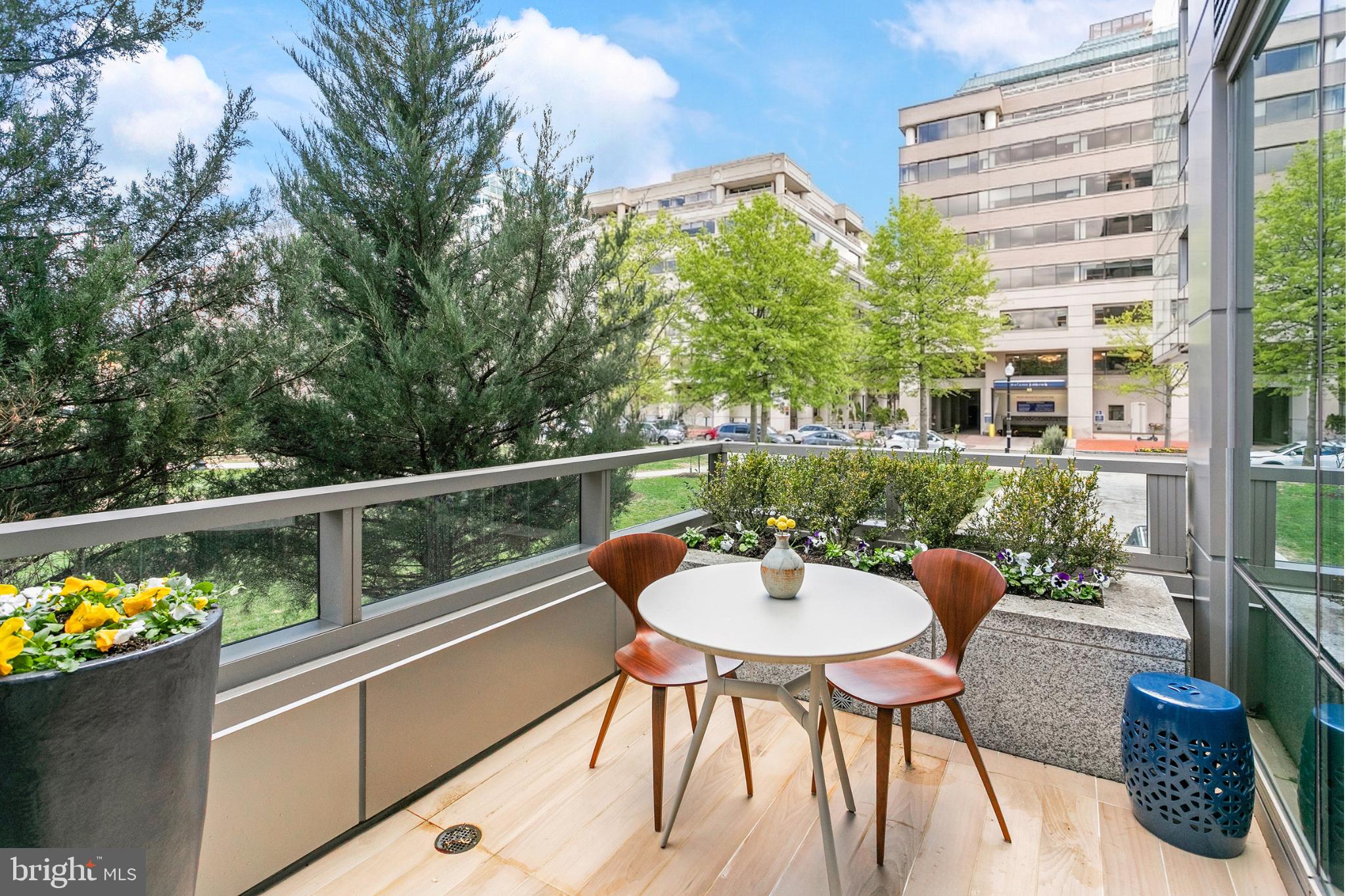WEST END - Residential