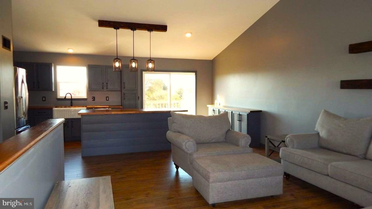 143 OVERVIEW CIRCLE E
