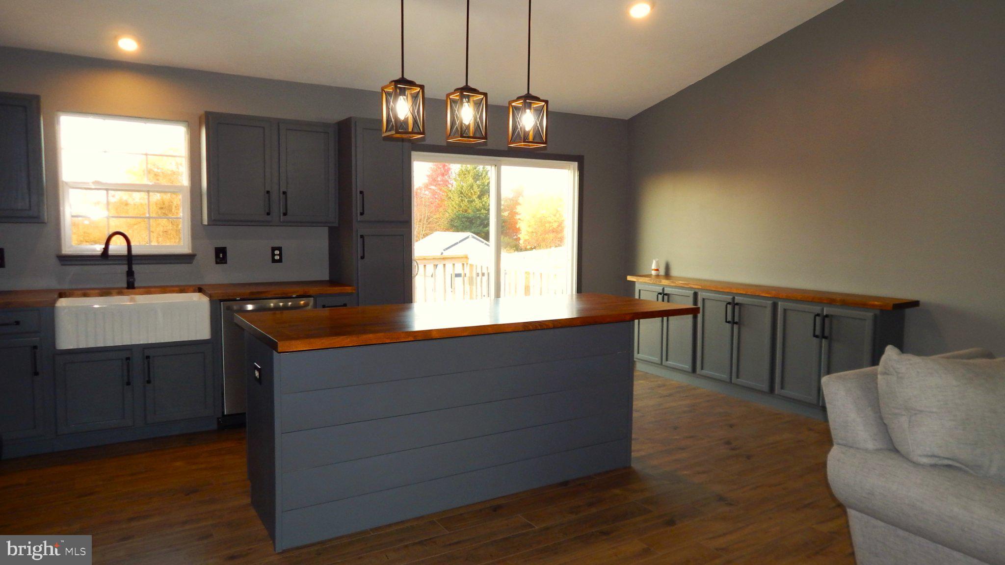 143 OVERVIEW CIRCLE E