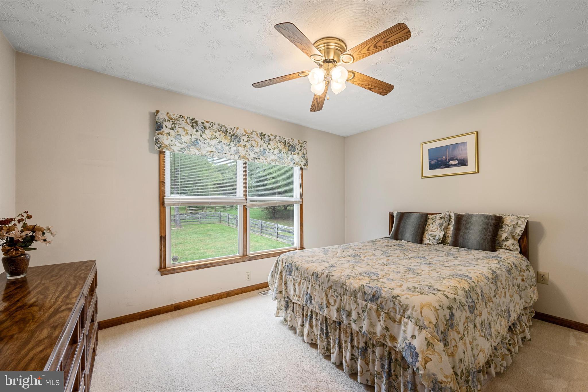 OAK TREE EAST - Residential