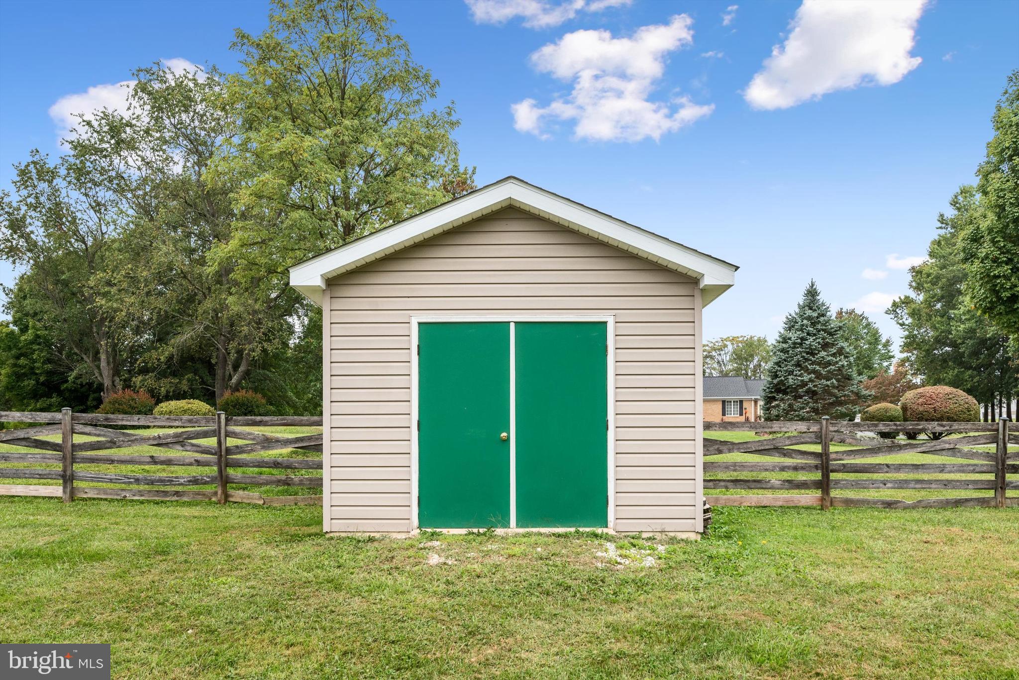 OAK TREE EAST - Residential