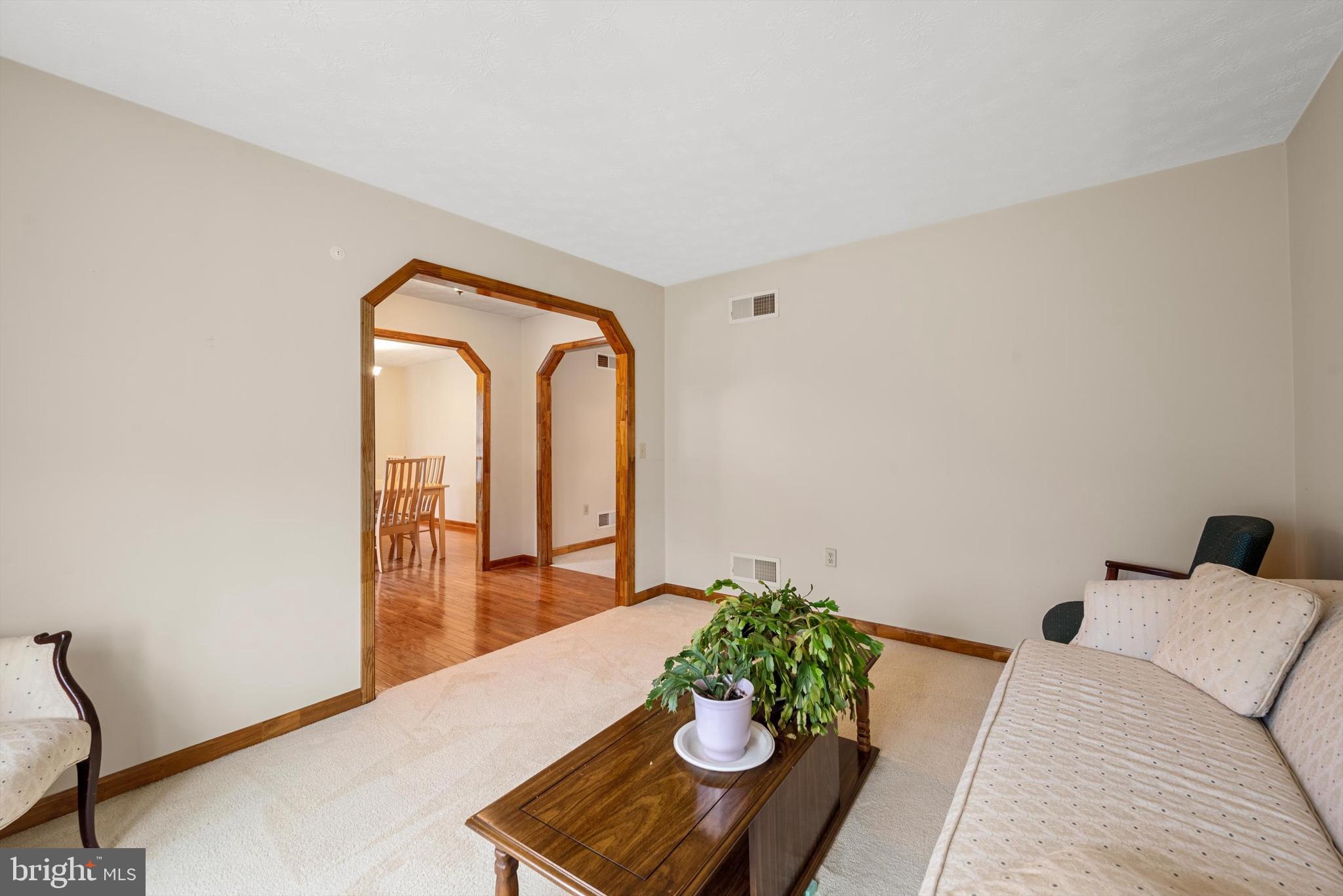 OAK TREE EAST - Residential