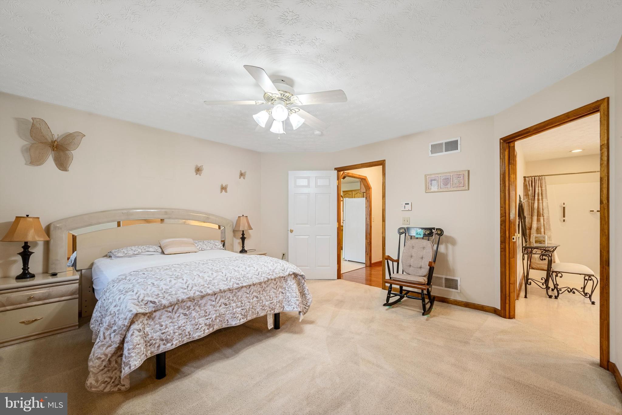 OAK TREE EAST - Residential