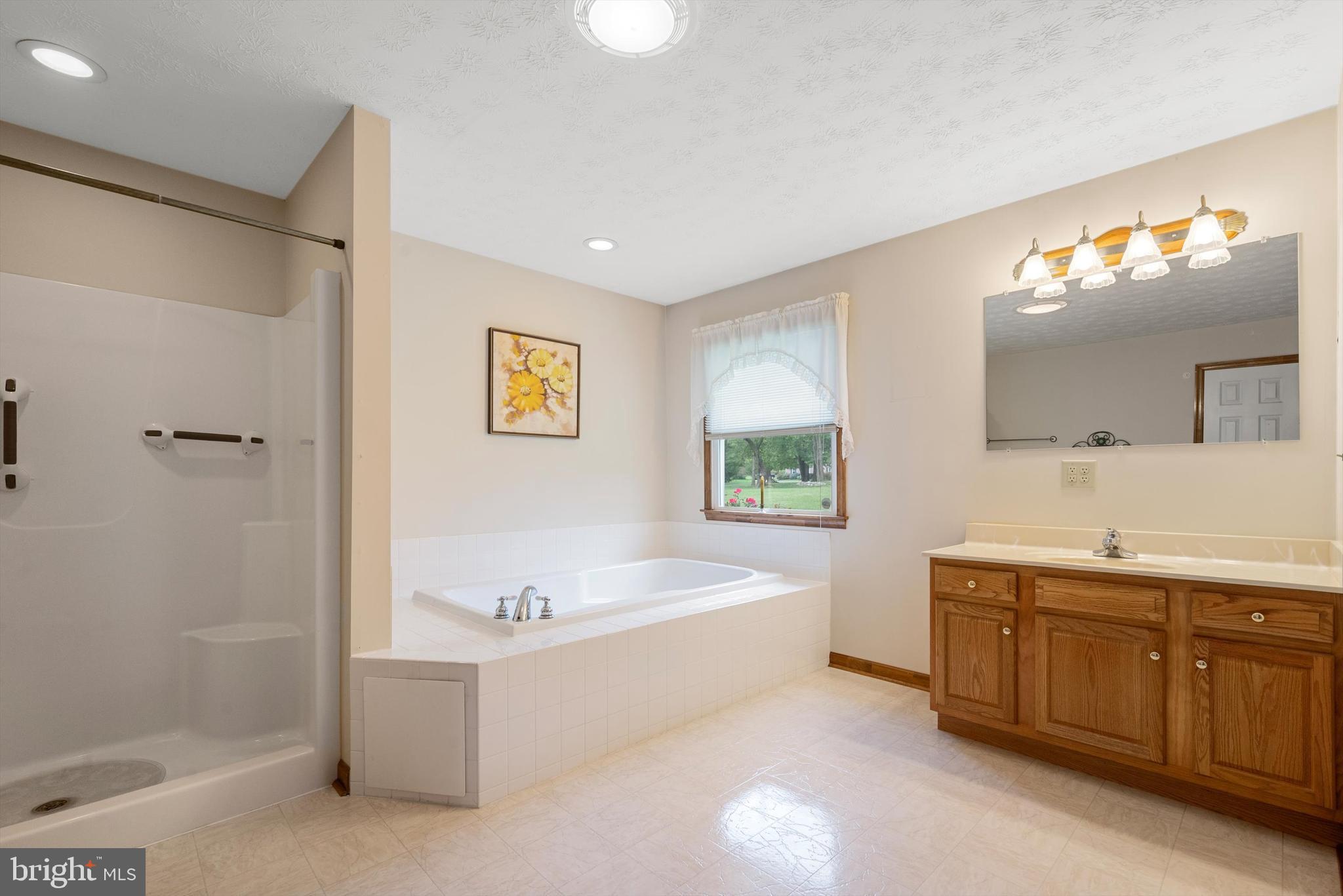 OAK TREE EAST - Residential