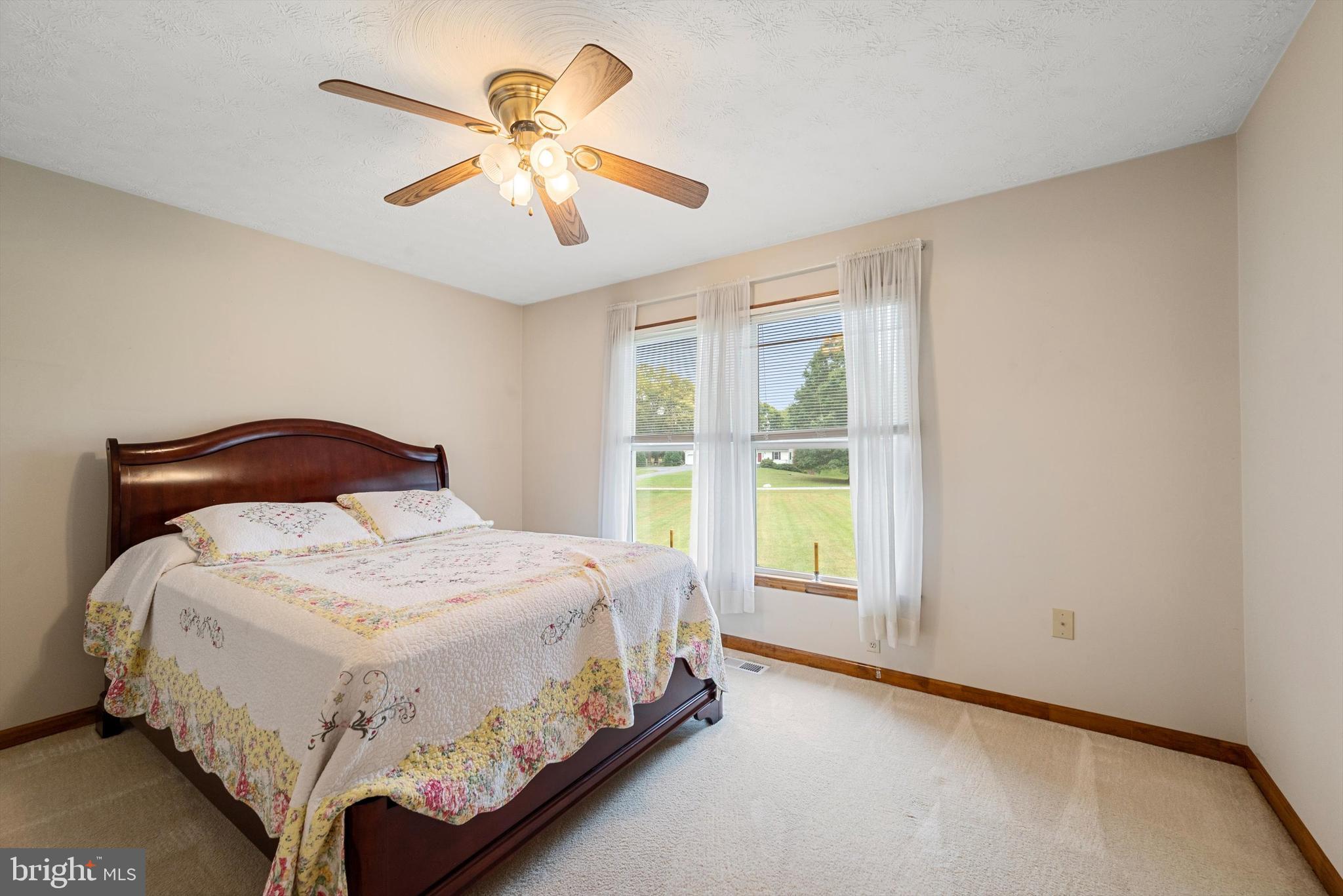 OAK TREE EAST - Residential