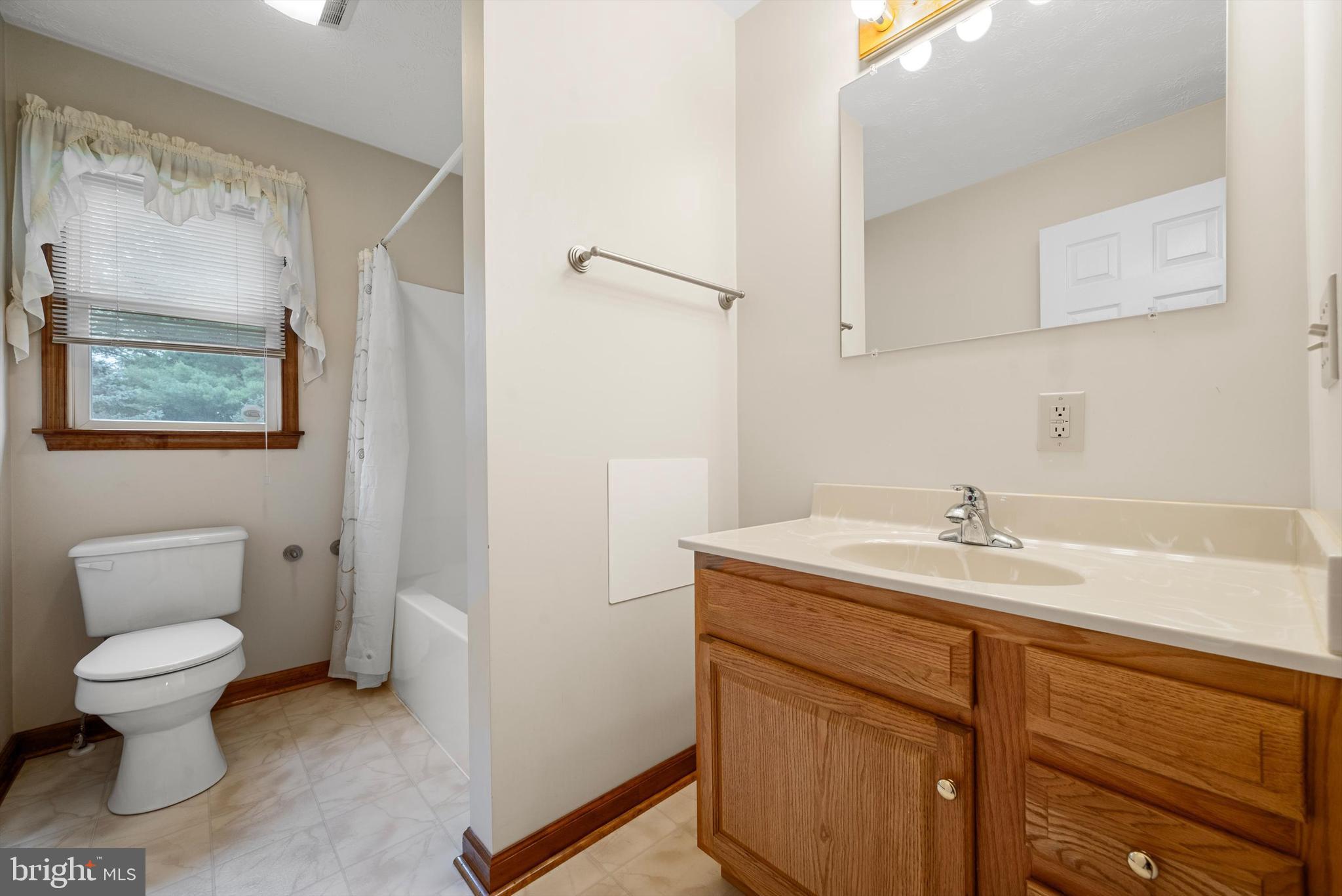 OAK TREE EAST - Residential