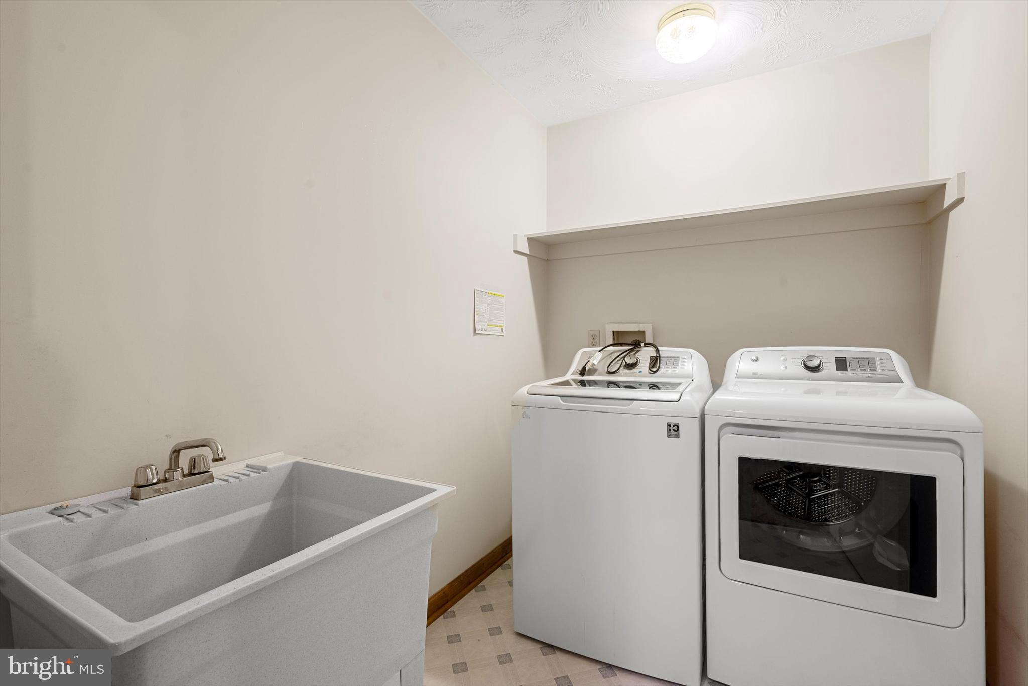 OAK TREE EAST - Residential