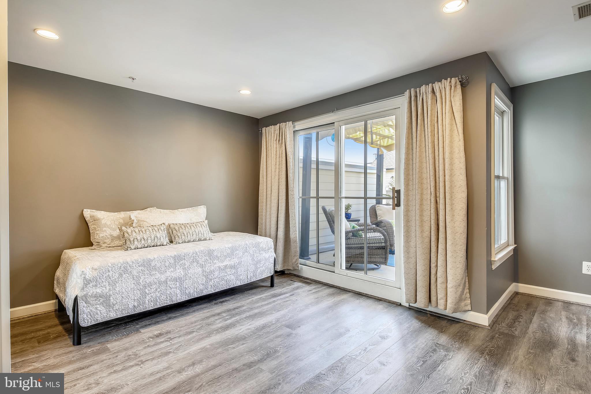 CHATHAM SQUARE - Residential