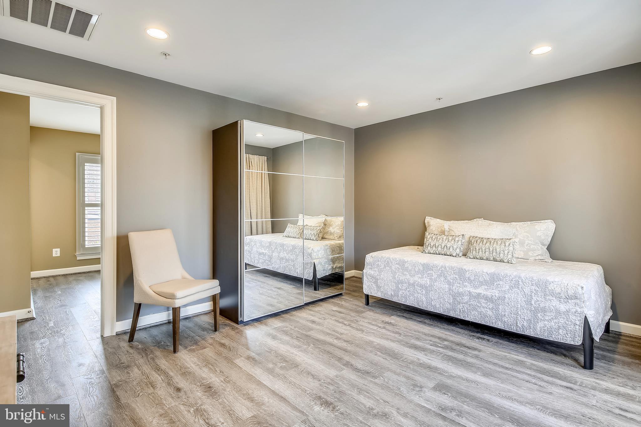 CHATHAM SQUARE - Residential