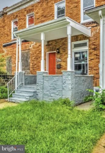 Come tour this Charming 2 primary bedroom suites with 2 bathrooms home. The homes has open concept. Updated modern kitchen with stainless steel appliances. A finished basement with its own private bath. It’s minutes from Baltimore Harbor You don’t want to miss this !
