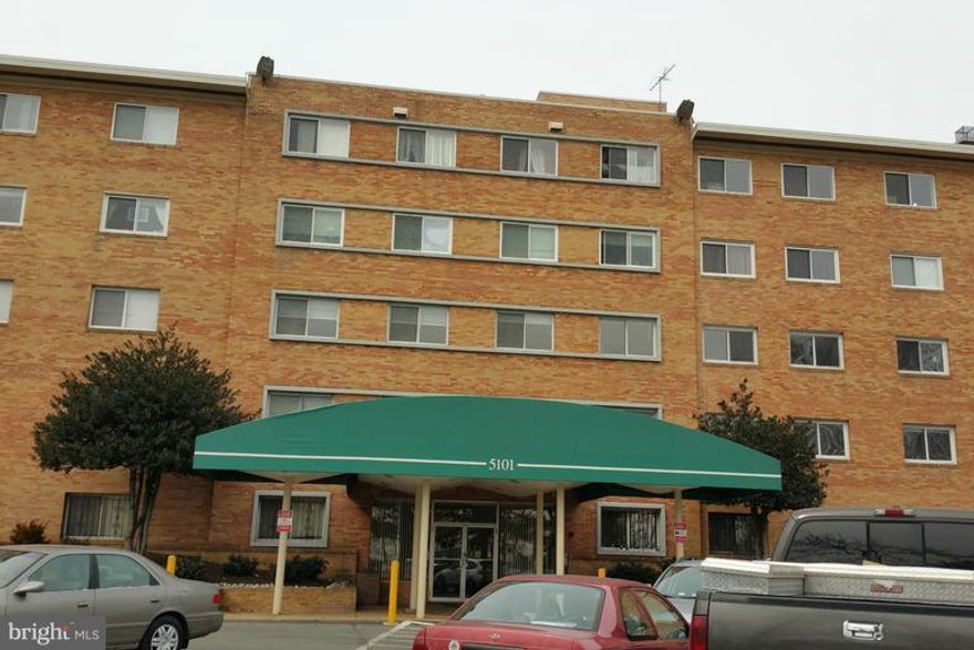 ALL UTILITIES ARE INCLUDED in rent. Completely remolded 1 Bedroom and 1 Bathroom Unit. Brand new kitchen with Stainless Steel appliances and new floor. Rest of the condo has new floors and paint. The community includes a swimming Pool. Shopping centers and public transportation a few blocks away. No Elevator fee. $25 move-in fee and $40 per car/ per year, parking.