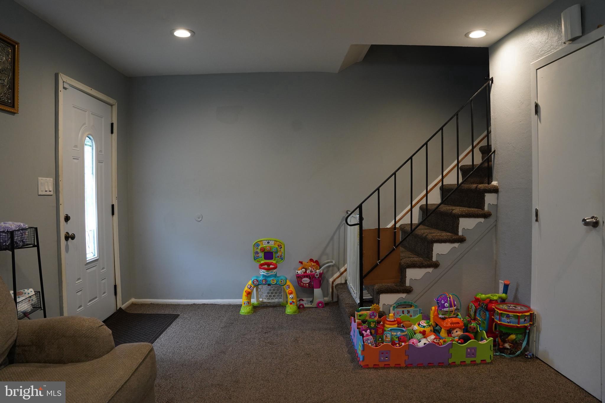 HARFORD SQUARE - Residential