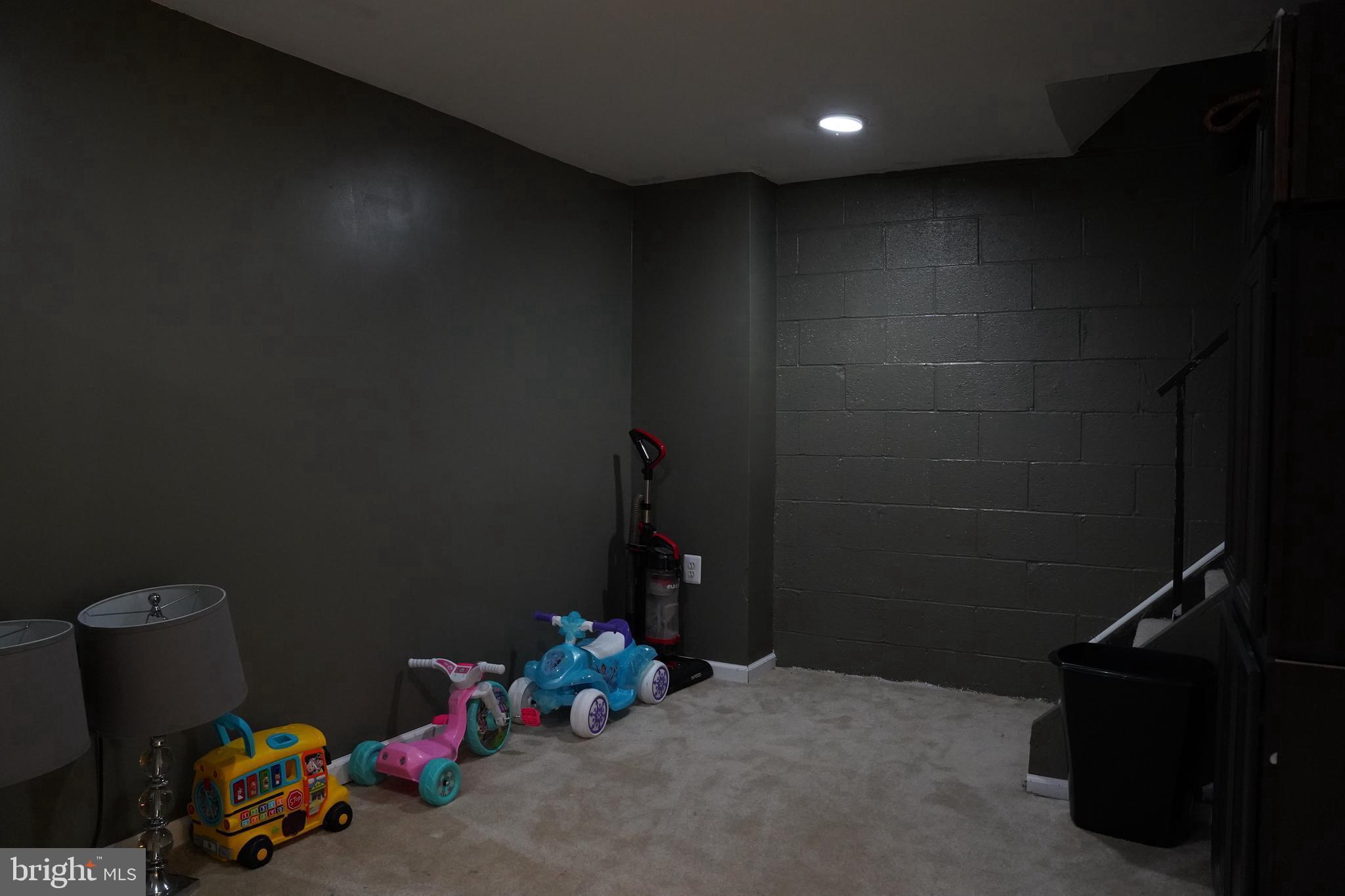 HARFORD SQUARE - Residential