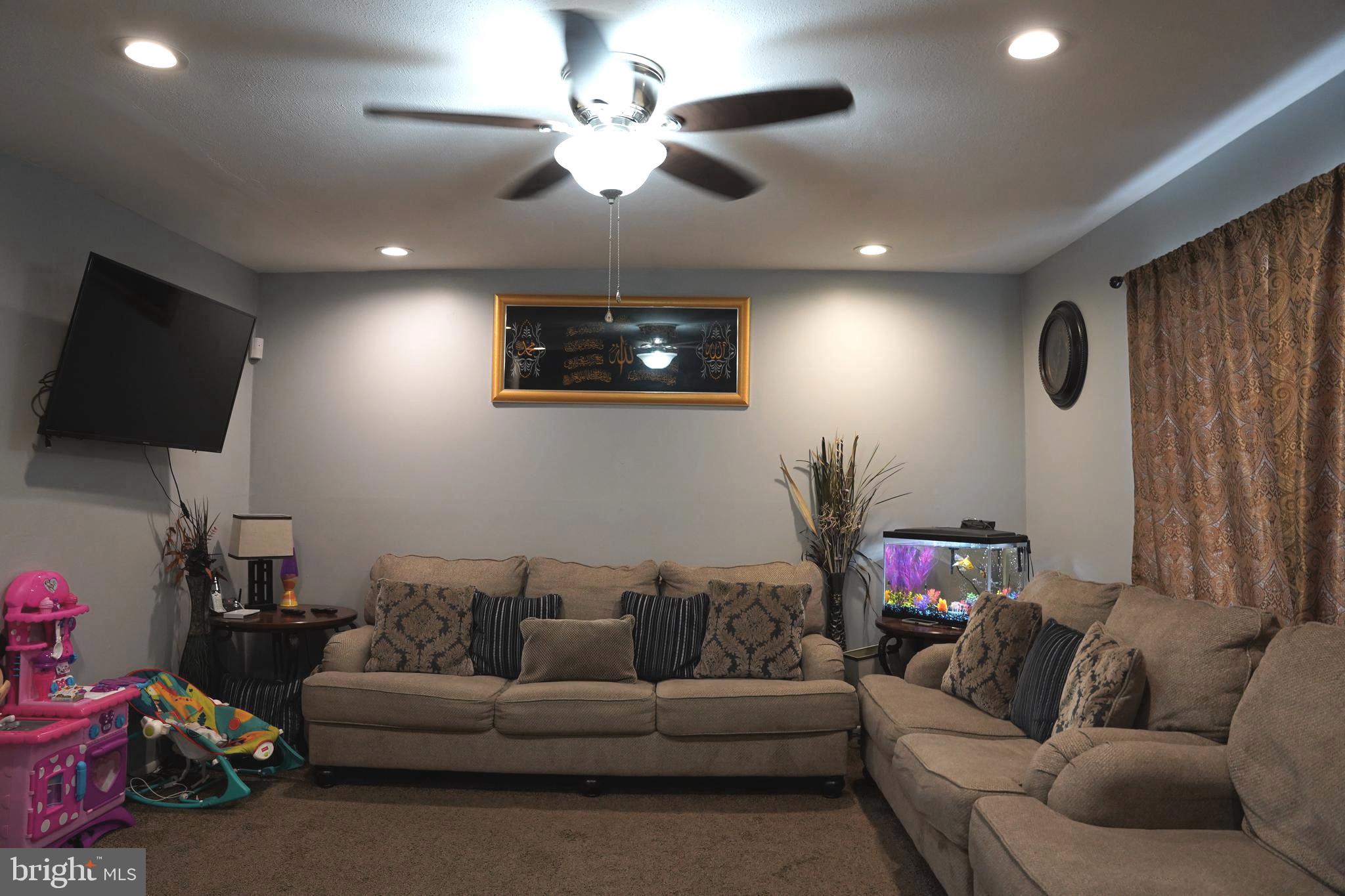 HARFORD SQUARE - Residential