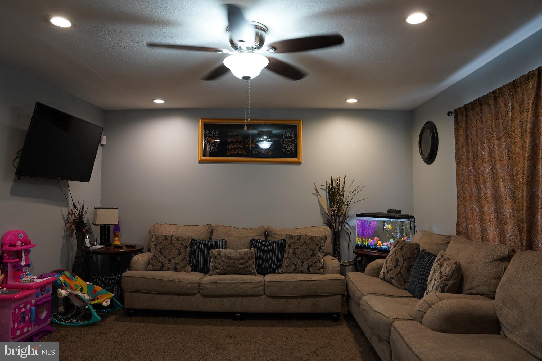 HARFORD SQUARE - Residential