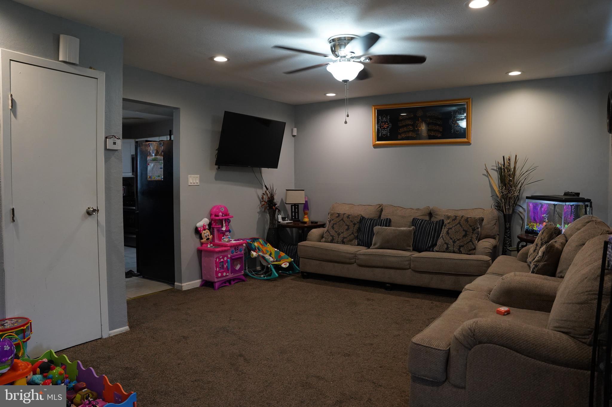 HARFORD SQUARE - Residential