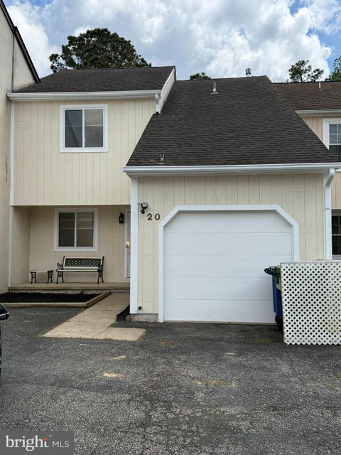 Townhouse For Rent - 20 Queen Anne Court<br/> MARLTON, NJ 08053