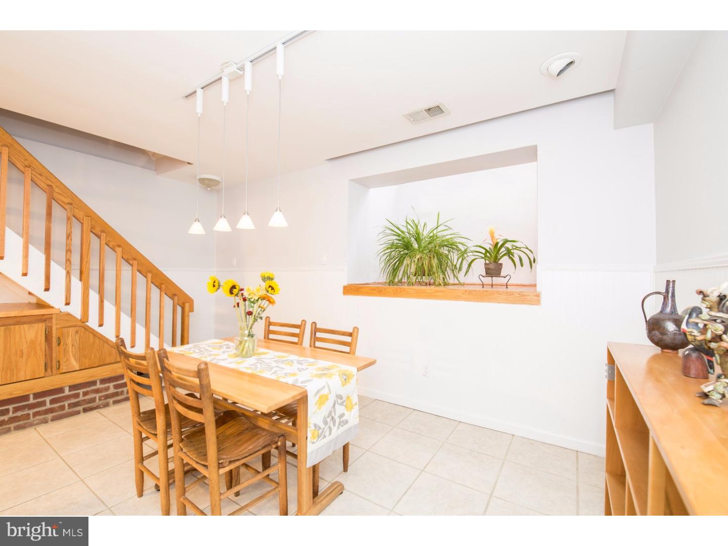 QUEEN VILLAGE - Residential