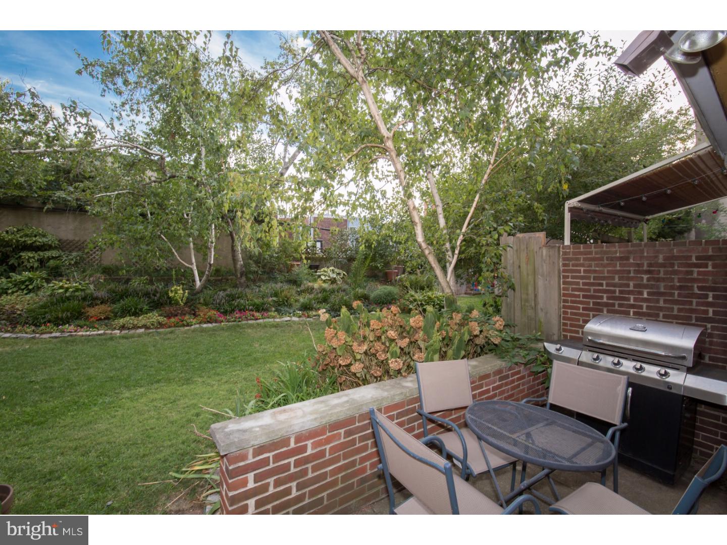 QUEEN VILLAGE - Residential