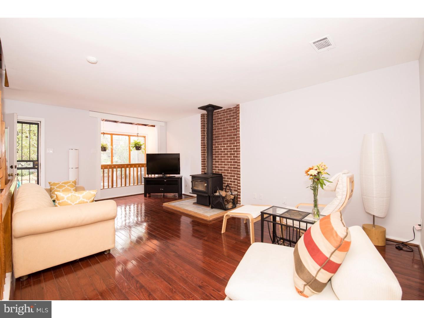 QUEEN VILLAGE - Residential