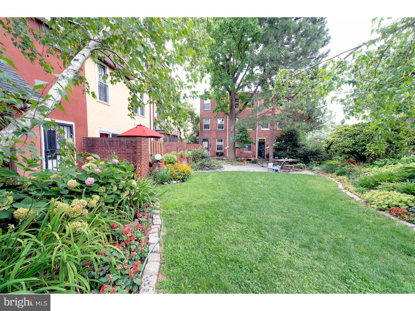 QUEEN VILLAGE - Residential