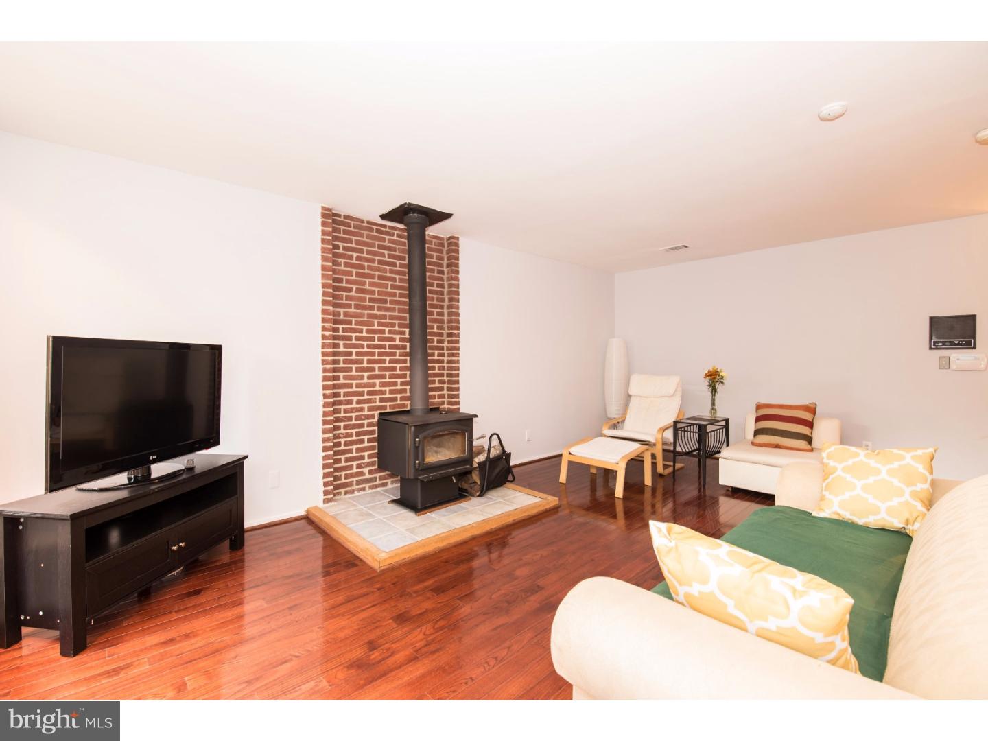 QUEEN VILLAGE - Residential