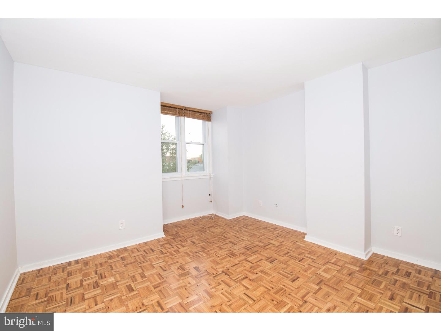 QUEEN VILLAGE - Residential