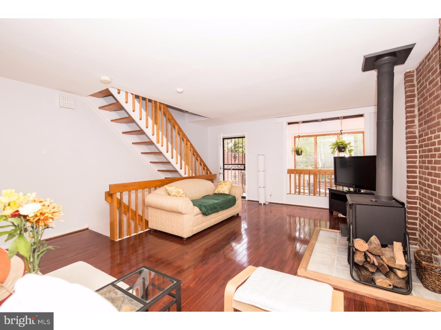 QUEEN VILLAGE - Residential