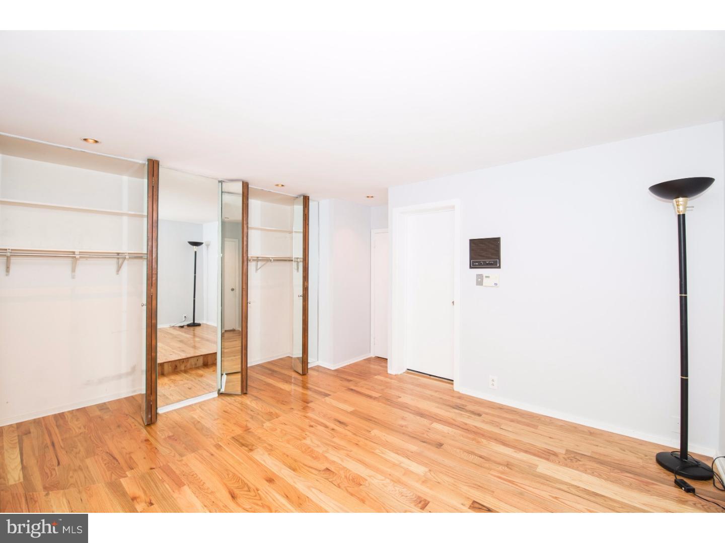 QUEEN VILLAGE - Residential