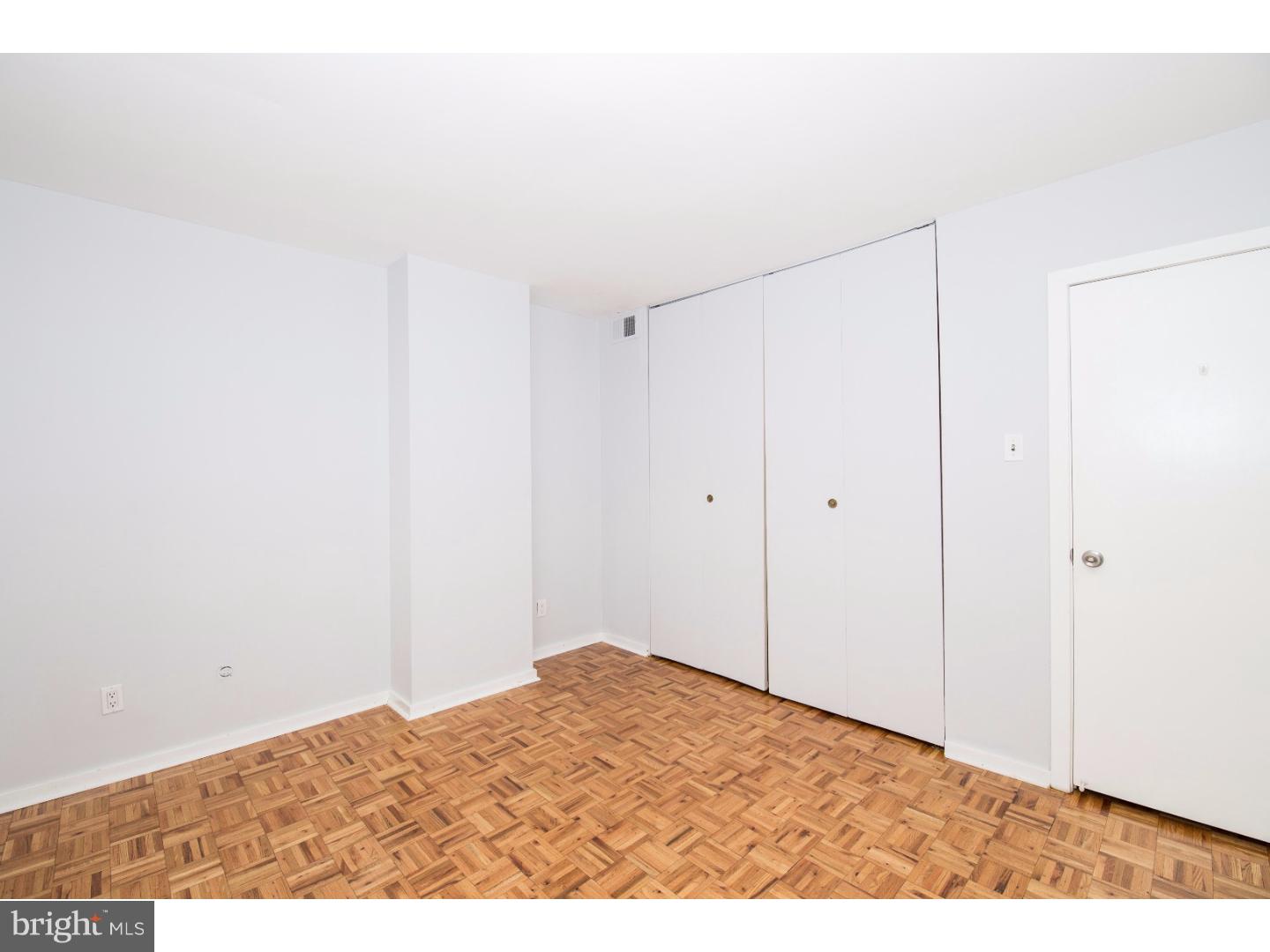 QUEEN VILLAGE - Residential