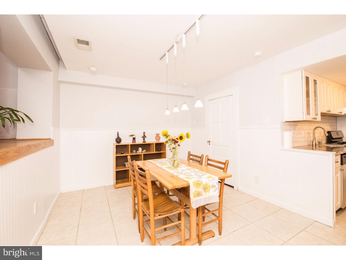 QUEEN VILLAGE - Residential