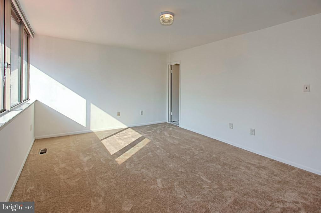 SOUTHAMPTON - Residential Lease