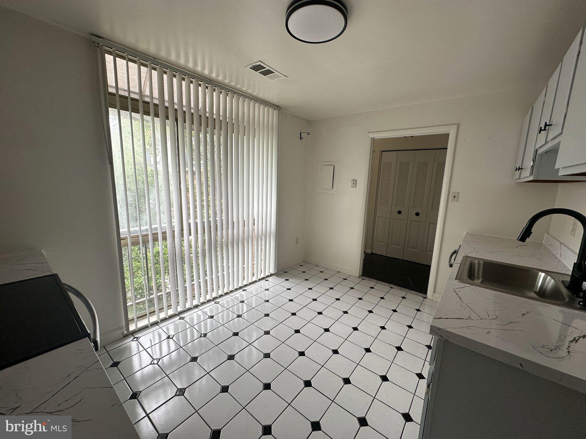 SOUTHAMPTON - Residential Lease