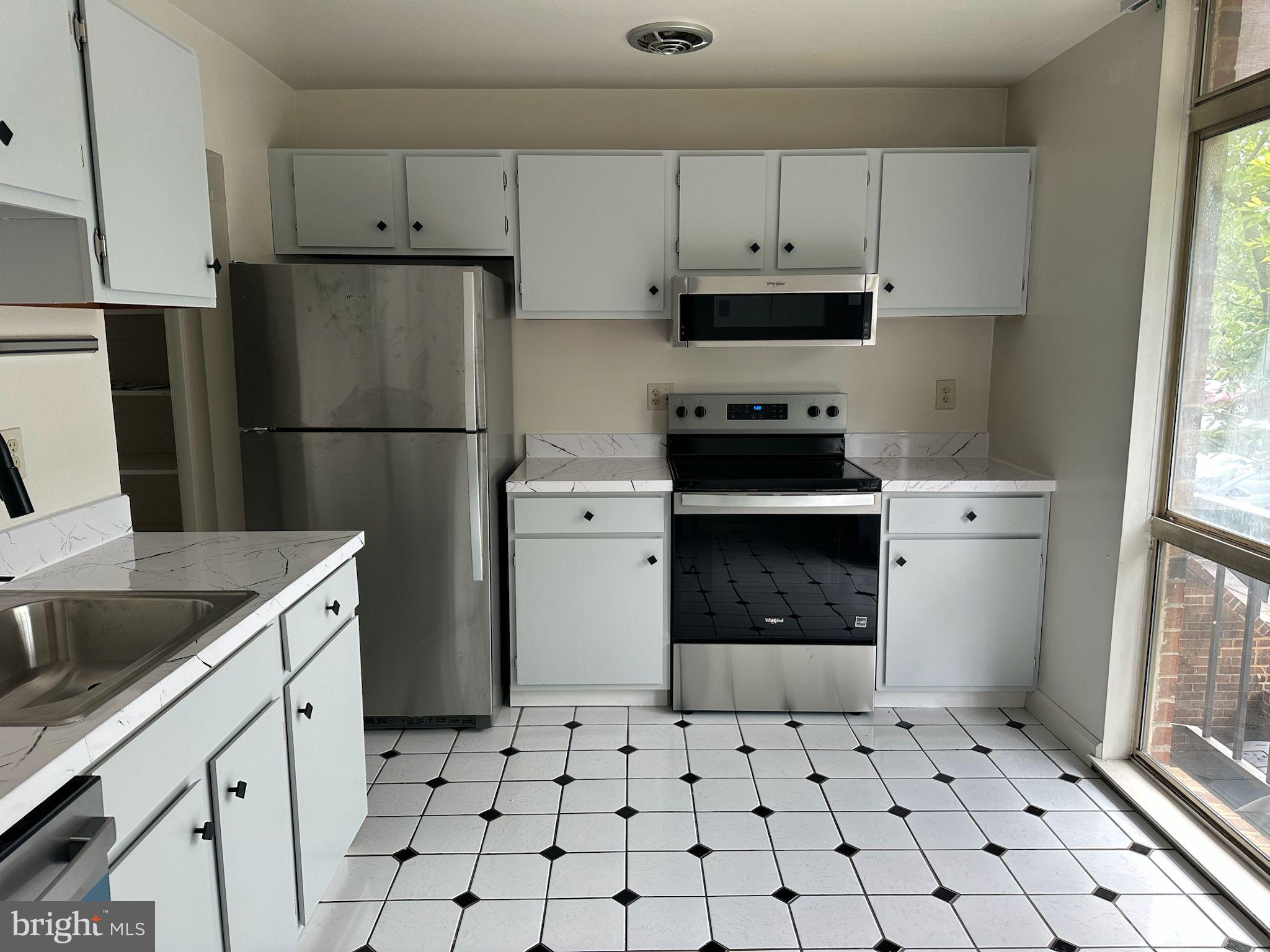 SOUTHAMPTON - Residential Lease