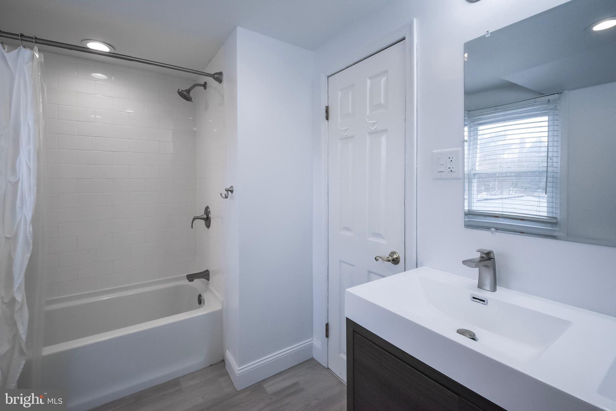 ROXBOROUGH - Residential