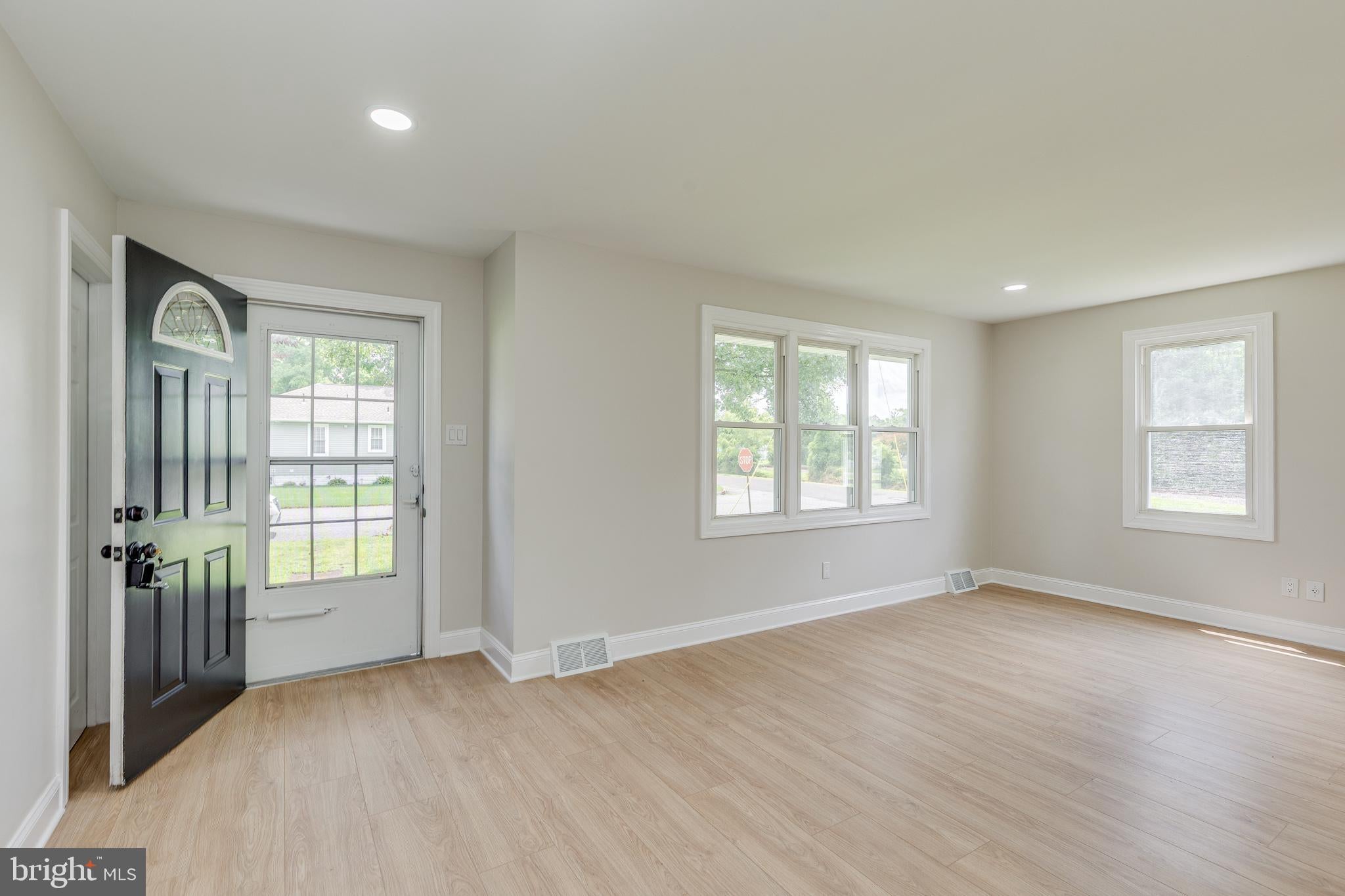 160 E MONMOUTH AVENUE