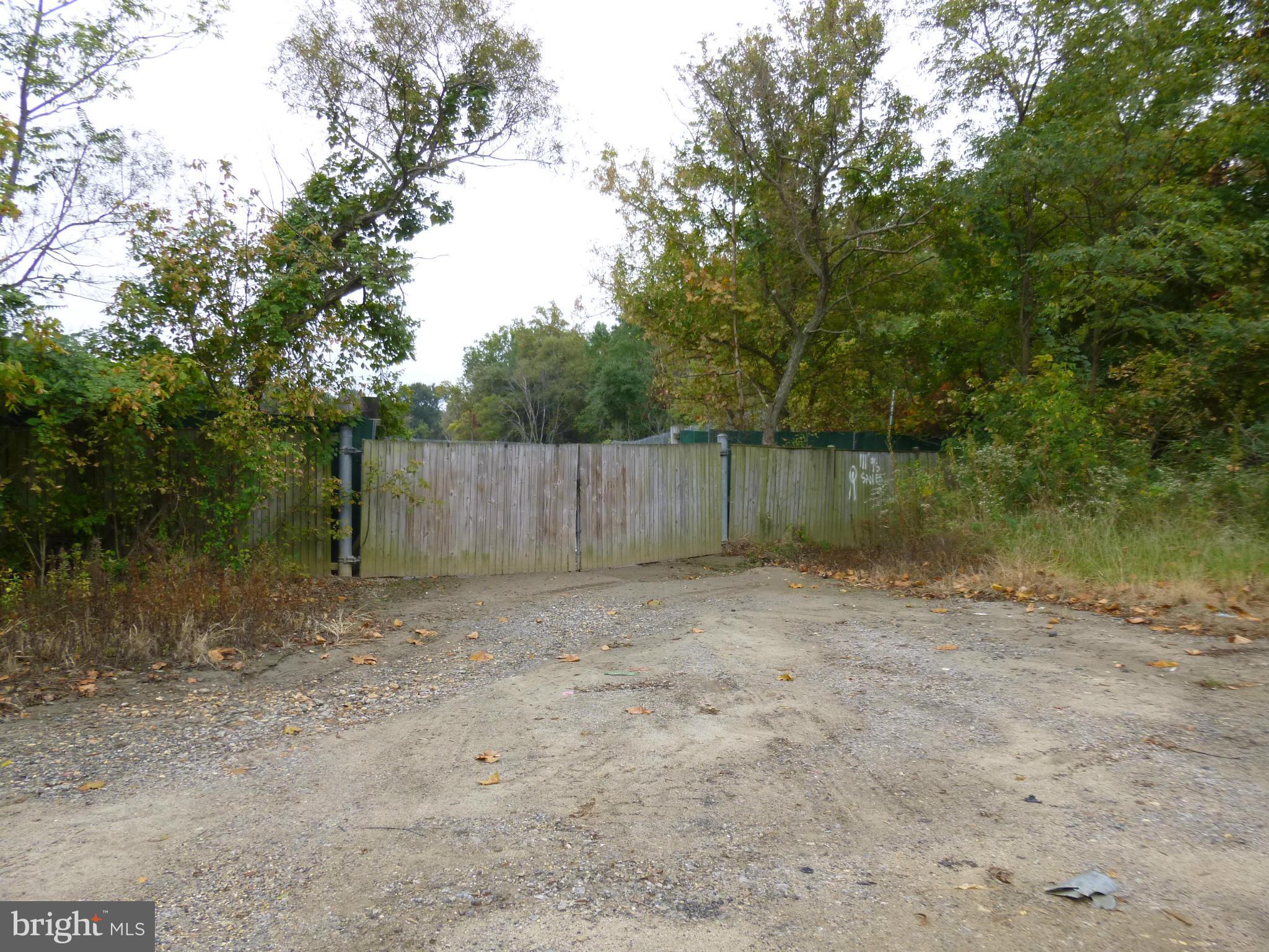 DOUBLE T TOWING & STORAGE - Commercial Lease