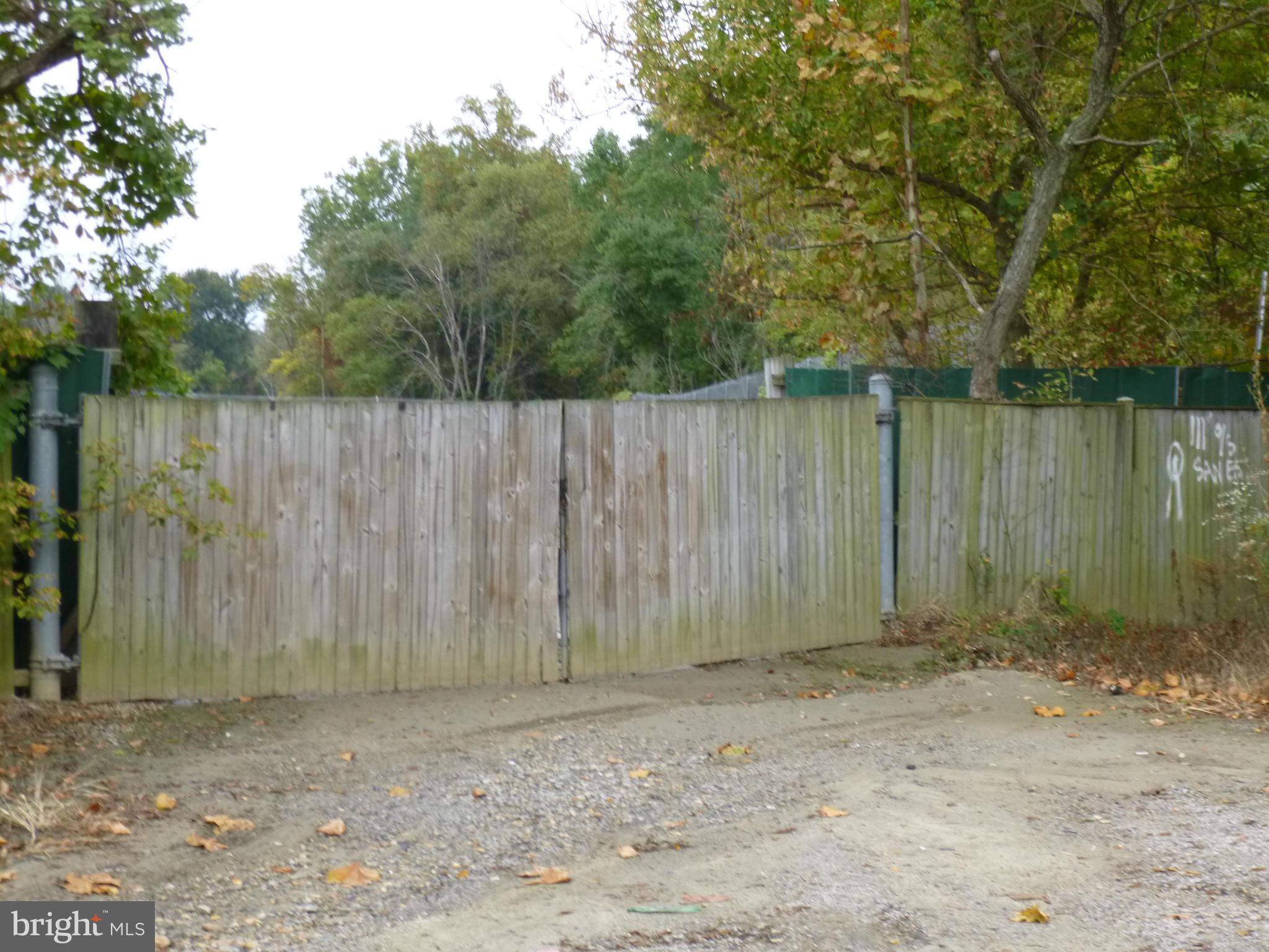 DOUBLE T TOWING & STORAGE - Commercial Lease