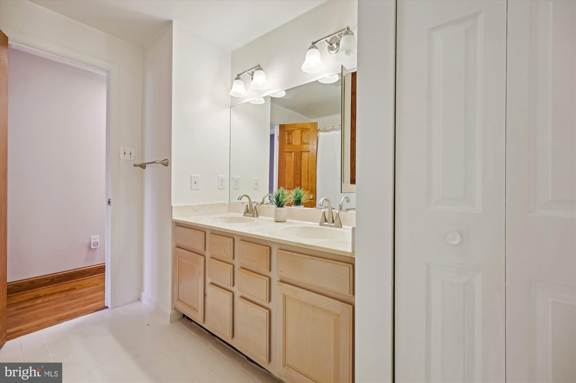 DARNESTOWN OUTSIDE - Residential