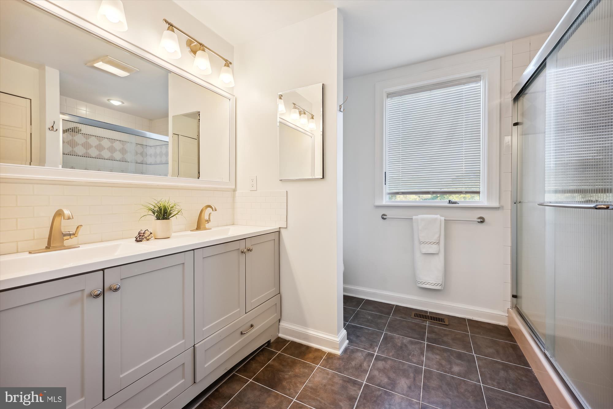 DARNESTOWN OUTSIDE - Residential