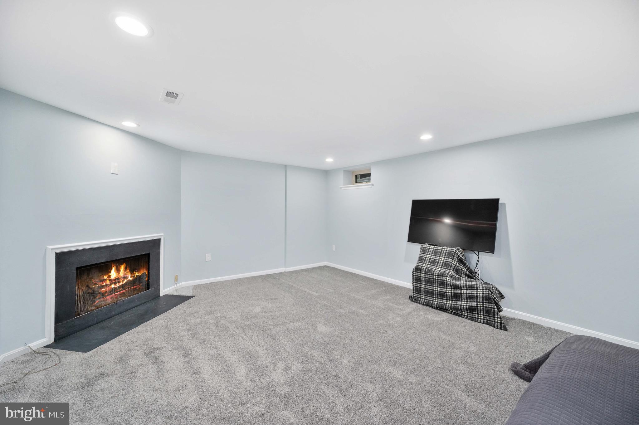 WOODLYNNE COMMUNITY - Residential