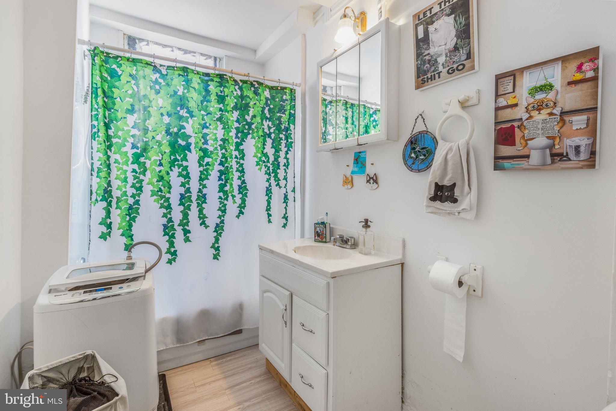 SQUIRREL HILL - Residential Lease